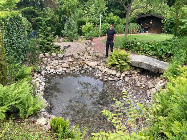 Teich in Seeheim Jugenheim 05/2025 Naturstein im Teich